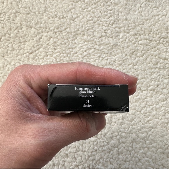 Armani Beauty
Luminous Silk Glow Blush 61 Desire NWT - Picture 7 of 7